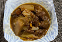 新玉ねぎと牛すじ煮込み