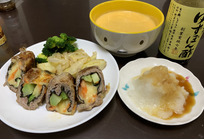 ブロッコリーとチーズの肉まき、おろし添え