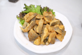 にじます唐揚げ　刻みタイプ【お腹も満足　たっぷり500ｇ】　唐揚げ粉付きで簡単時短調理！
