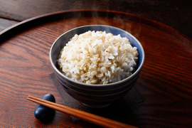 お米をもっともっと美味しく！純青森県産のつがるもち麦 美仁(900g)