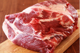 通常より大きめ2.5kgの大ボリューム！お好みの厚さ・サイズにカットして料理が楽しめます！元気豚 肩ロースブロック 2.5kg（不定貫）