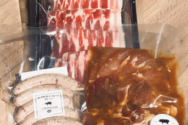 【味に自信あり：圧巻の豚肉】十勝放牧黒豚旨味たっぷり焼肉セット（650g）