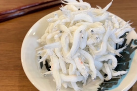 大好評👏🏻超お買い得、初もの釜揚げしらす👏1Kg(250ｇ×4)❗🍻(サイズ大きい)