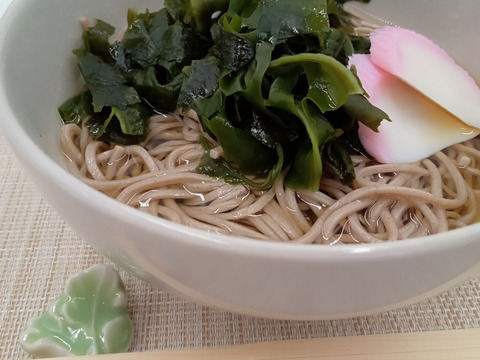 わかめ本来の味と食感を！　風味にこだわり仕上げたわかめ２種セット【刻みわかめ１袋２０ｇ×２袋　カット乾わかめ１袋１５ｇ×１袋】（ネコポス便　わかめうどん　わかめおにぎり　わかめおむすび