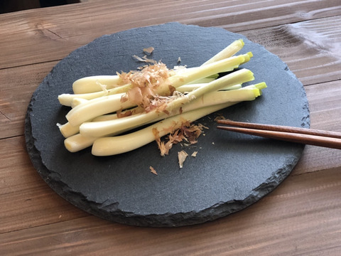 シャキうまっ！最強のお酒のお供！今が旬の島らっきょうの塩漬け　醤油・鰹節付き50g✖️5袋