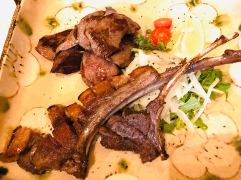 【父の日ギフト　大迫力＆豪華】イノシシ骨付きロースバラ　BBQやアウトドア、炭火焼で焼くと絶品です
