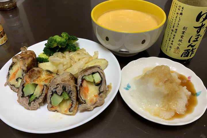 ブロッコリーとチーズの肉まき、おろし添え