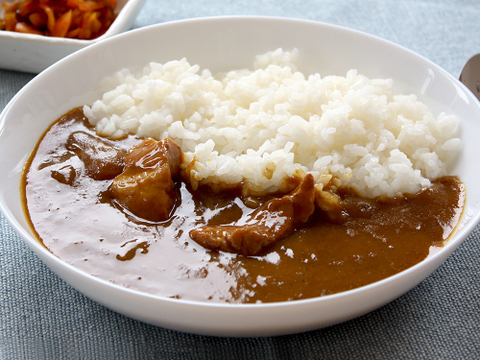 淡路島産玉ねぎをたっぷり使用！大きなお肉がゴロッと入った　元気豚カレー（200g×5袋）